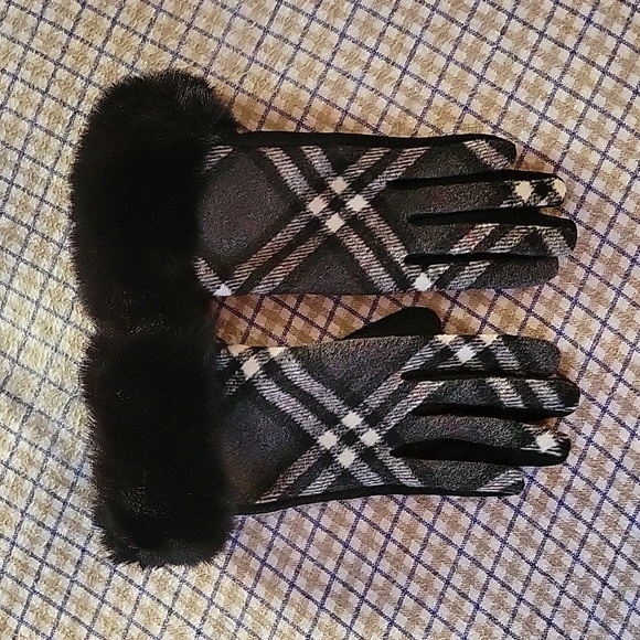 Accessories - Burberry style screen touch warm gloves